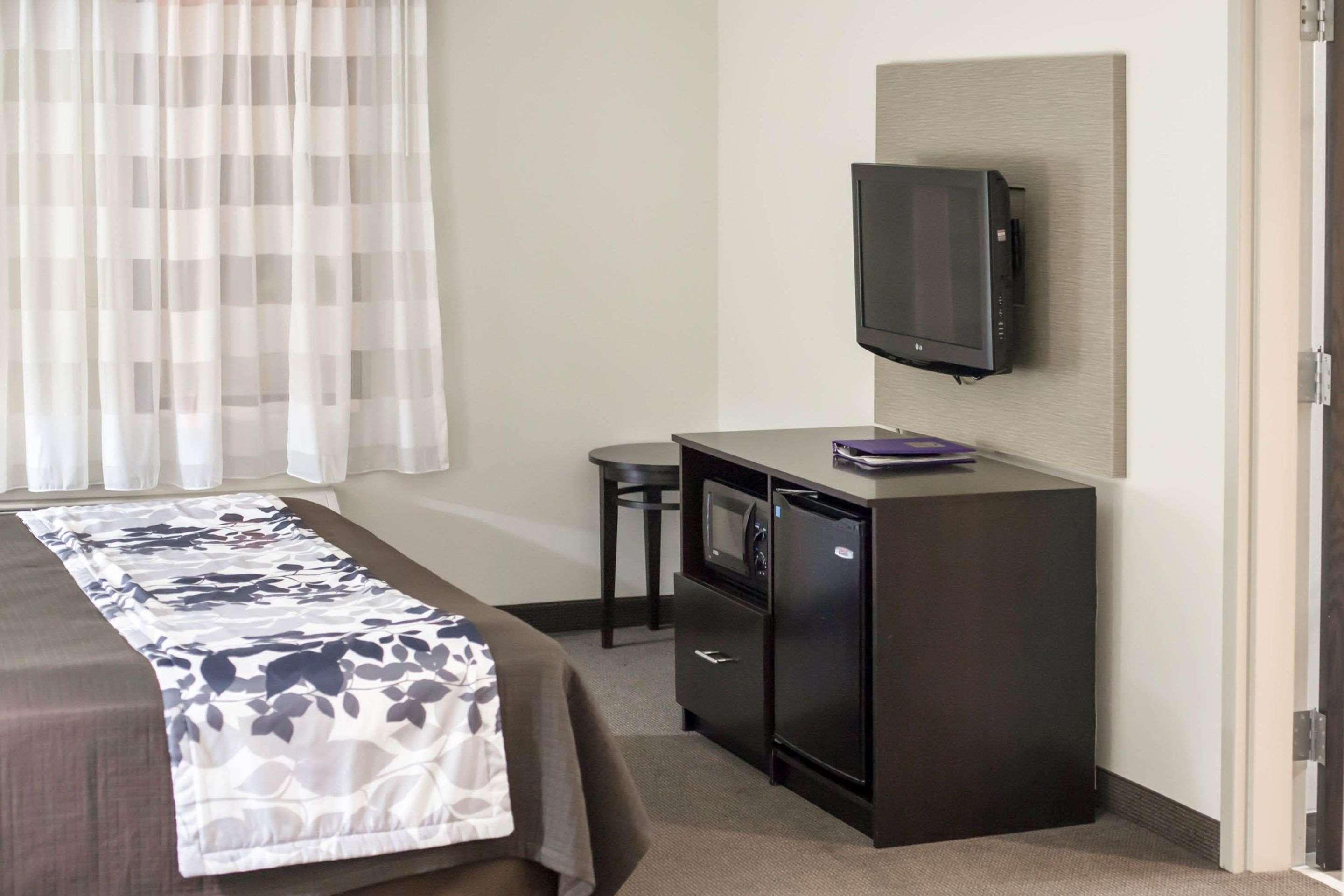 Sleep & Indoor Waterpark Hotel 3*