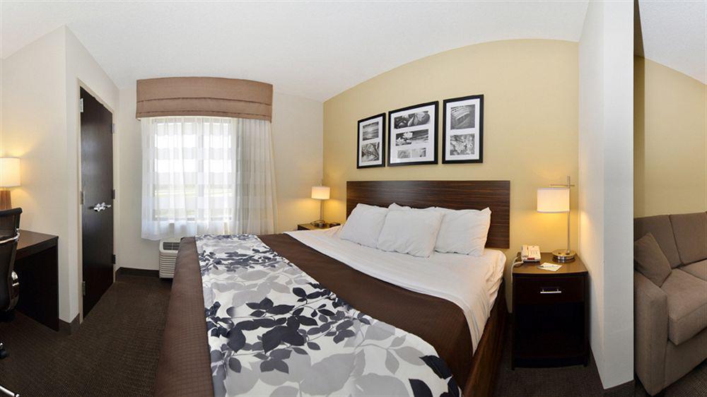 Sleep & Indoor Waterpark Hotel